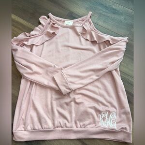 Women’s ruffle long sleeve top, has KEH initials. Size M💗